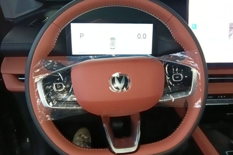 Used CHANGAN CS75 PLUS 2026 Model, Smart Champion Edition 1.5T New Blue Whale Smart Navigation Version Steering Wheel