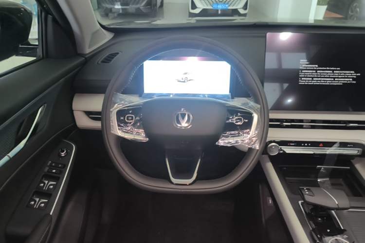 Used CHANGAN CS75 PLUS 2026 Model, Smart Champion Edition 1.5T New Blue Whale Smart Navigation Version Steering Wheel