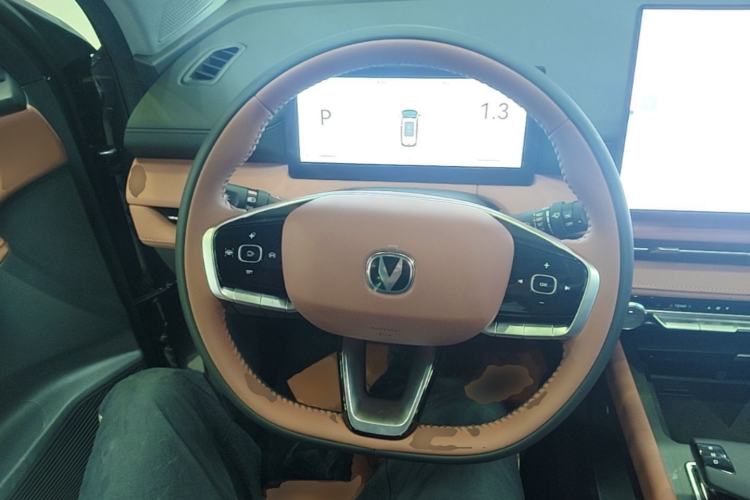 Used CHANGAN CS75 PLUS 2026 Model, Smart Champion Edition 1.5T New Blue Whale Smart Navigation Version Steering Wheel