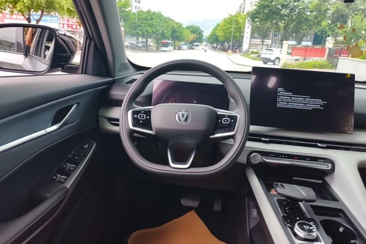 Used CHANGAN CS75 PLUS 2026 Model, Smart Champion Edition 1.5T New Blue Whale Smart Navigation Version Steering Wheel
