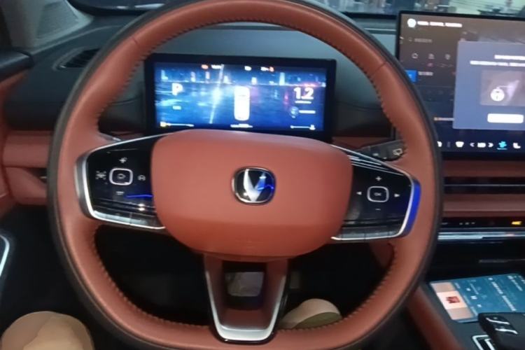 Used CHANGAN CS75 PLUS 2026 Model, Smart Champion Edition 1.5T New Blue Whale Smart Navigation Version Steering Wheel