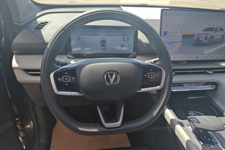 Used CHANGAN CS75 PLUS 2026 Model, Smart Champion Edition 1.5T New Blue Whale Smart Navigation Version Steering Wheel