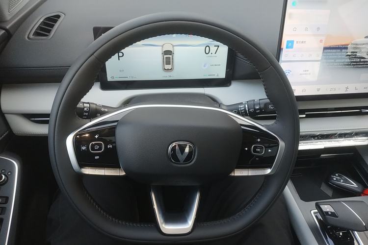 Used CHANGAN CS75 PLUS 2026 Model, Smart Champion Edition 1.5T New Blue Whale Smart Navigation Version Steering Wheel