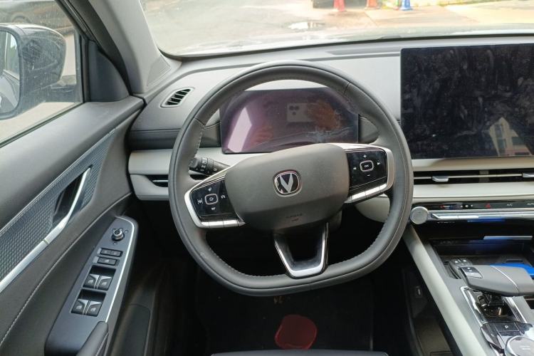Used CHANGAN CS75 PLUS 2026 Model, Smart Champion Edition 1.5T New Blue Whale Smart Navigation Version Steering Wheel
