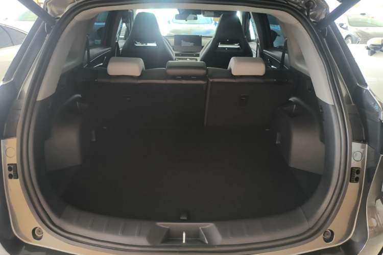 Used CHANGAN CS75 PLUS 2026 Model, Smart Champion Edition 1.5T New Blue Whale Smart Navigation Version Trunk