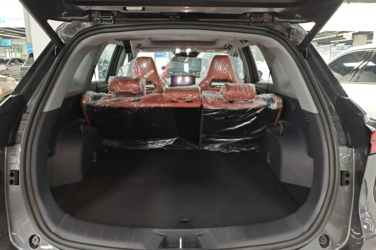 Used CHANGAN CS75 PLUS 2026 Model, Smart Champion Edition 1.5T New Blue Whale Smart Navigation Version Trunk