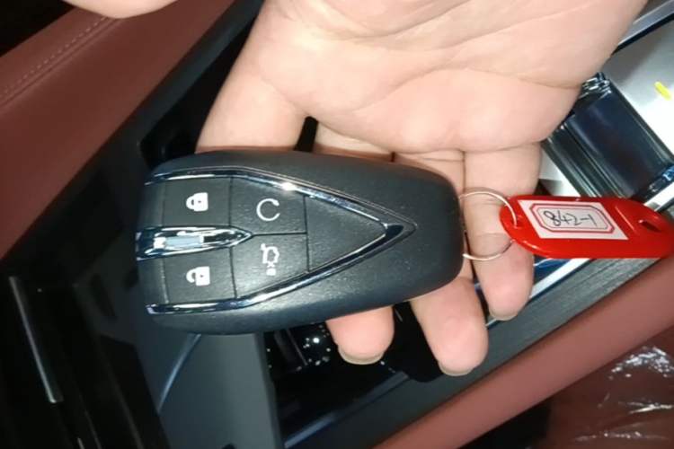 Used CHANGAN CS75 PLUS 2026 Model, Smart Champion Edition 1.5T New Blue Whale Smart Navigation Version Vehicle Key
