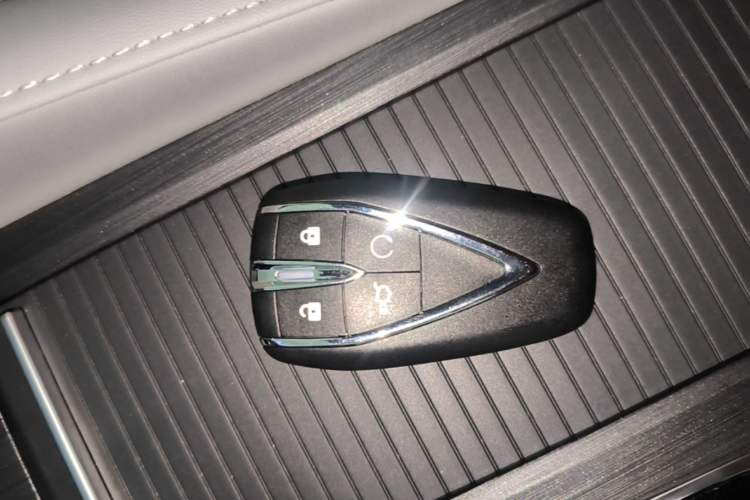 Used CHANGAN CS75 PLUS 2026 Model, Smart Champion Edition 1.5T New Blue Whale Smart Navigation Version Vehicle Key