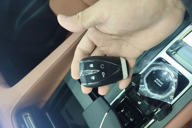Used CHANGAN CS75 PLUS 2026 Model, Smart Champion Edition 1.5T New Blue Whale Smart Navigation Version Vehicle Key