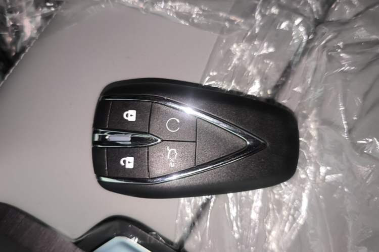 Used CHANGAN CS75 PLUS 2026 Model, Smart Champion Edition 1.5T New Blue Whale Smart Navigation Version Vehicle Key