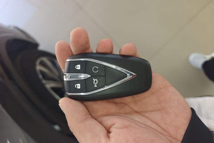 Used CHANGAN CS75 PLUS 2026 Model, Smart Champion Edition 1.5T New Blue Whale Smart Navigation Version Vehicle Key