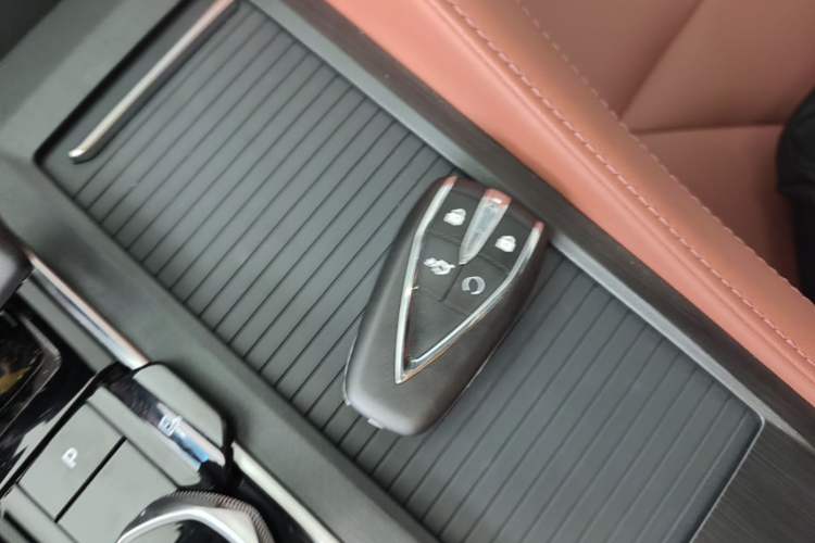 Used CHANGAN CS75 PLUS 2026 Model, Smart Champion Edition 1.5T New Blue Whale Smart Navigation Version Vehicle Key