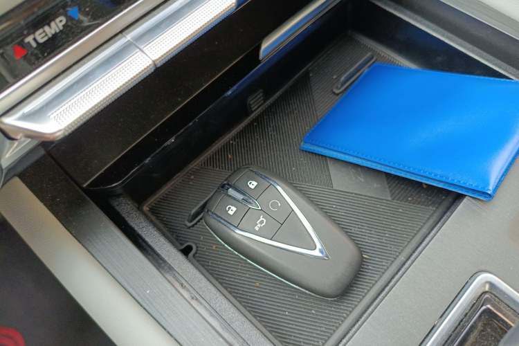 Used CHANGAN CS75 PLUS 2026 Model, Smart Champion Edition 1.5T New Blue Whale Smart Navigation Version Vehicle Key