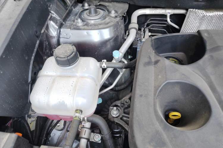 Used CHANGAN CS75 PLUS 2026 Model, Smart Champion Edition 1.5T New Blue Whale Smart Navigation Version Engine Bay Right