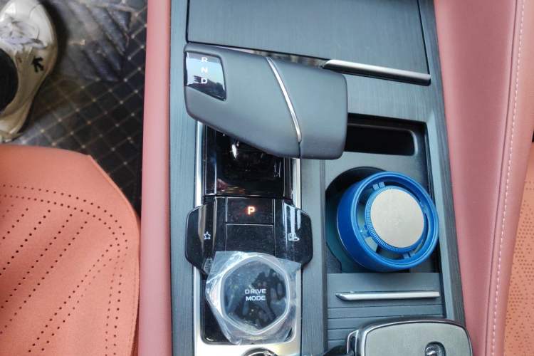 Used CHANGAN CS75 PLUS 2026 Model, Smart Champion Edition 1.5T New Blue Whale Smart Navigation Version Gear Lever
