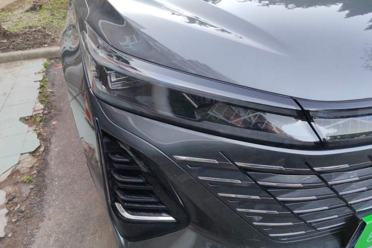 Used CHANGAN CS75 PLUS 2026 Model, Smart Champion Edition 1.5T New Blue Whale Smart Navigation Version Right Front Headlight