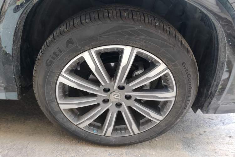 Used CHANGAN CS75 PLUS 2026 Model, Smart Champion Edition 1.5T New Blue Whale Smart Navigation Version Right Front Wheel Hub