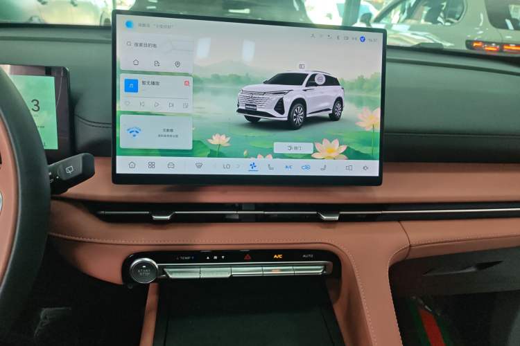 Used CHANGAN CS75 PLUS 2026 Model, Smart Champion Edition 1.5T New Blue Whale Smart Navigation Version Audio And AC Panel