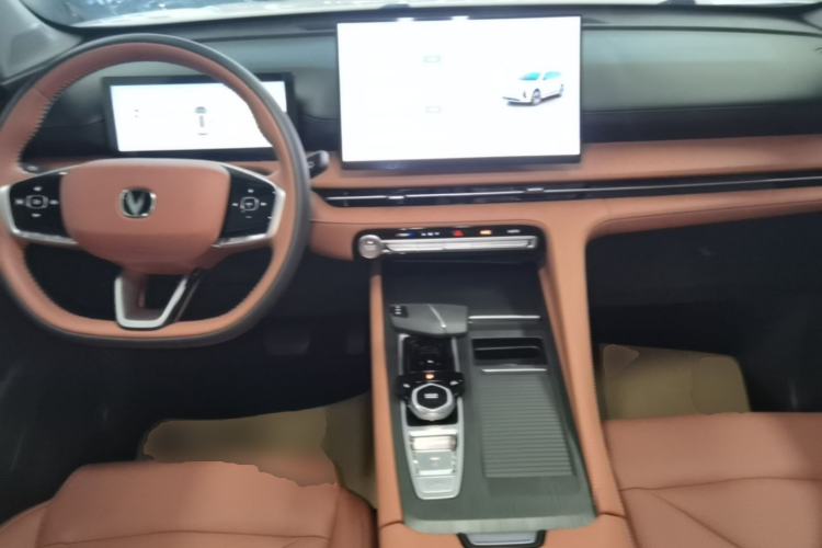 Used CHANGAN CS75 PLUS 2026 Model, Smart Champion Edition 1.5T New Blue Whale Smart Navigation Version Center Console