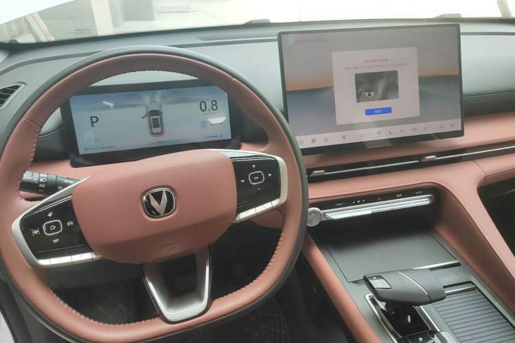 Used CHANGAN CS75 PLUS 2026 Model, Smart Champion Edition 1.5T New Blue Whale Smart Navigation Version Center Console