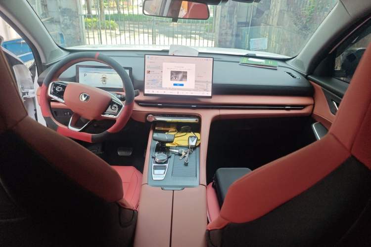 Used CHANGAN CS75 PLUS 2026 Model, Smart Champion Edition 1.5T New Blue Whale Smart Leading Version Center Console