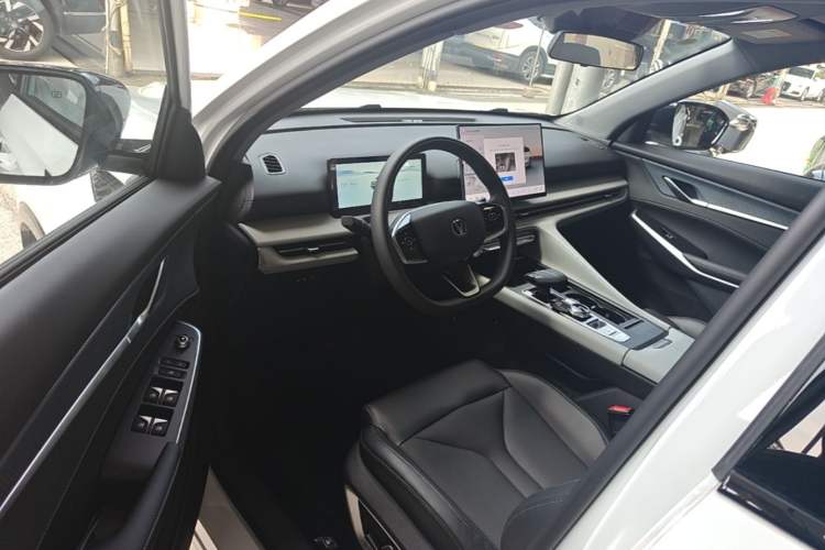 Used CHANGAN CS75 PLUS 2026 Model, Smart Champion Edition 1.5T New Blue Whale Smart Navigation Version Driver Seat