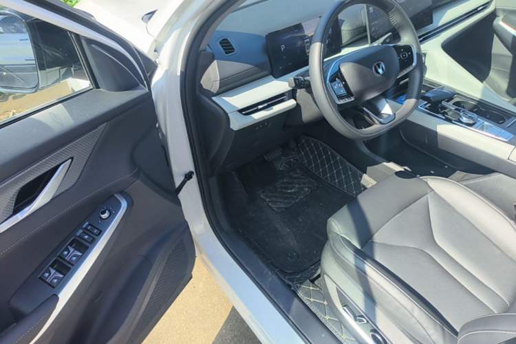 Used CHANGAN CS75 PLUS 2026 Model, Smart Champion Edition 1.5T New Blue Whale Smart Navigation Version Driver Seat