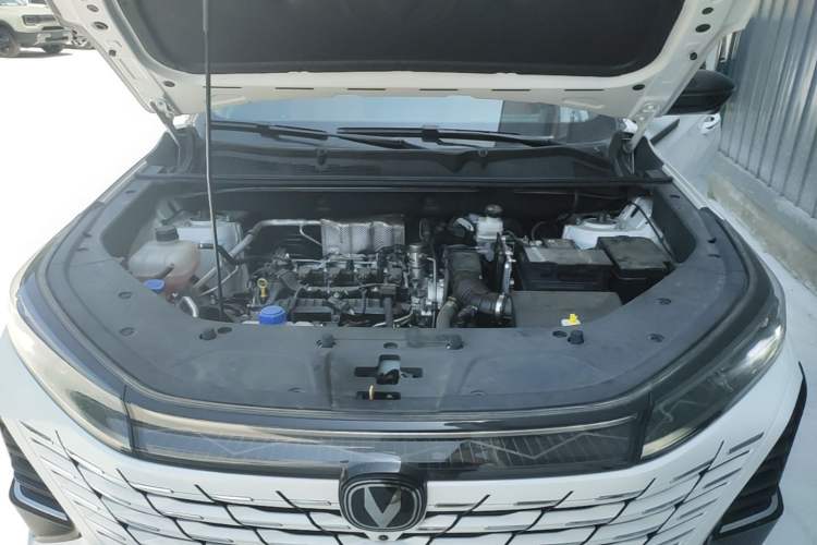 Used CHANGAN CS75 PLUS 2026 Model, Smart Champion Edition 1.5T New Blue Whale Smart Navigation Version Engine Bay