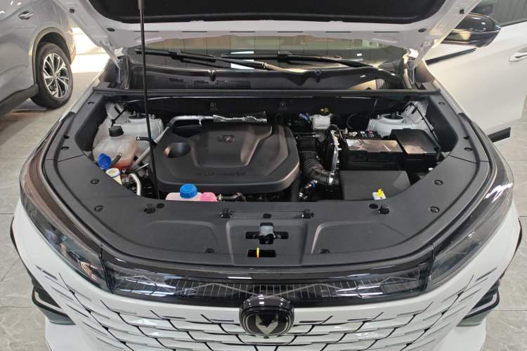 Used CHANGAN CS75 PLUS 2026 Model, Smart Champion Edition 1.5T New Blue Whale Smart Navigation Version Engine Bay