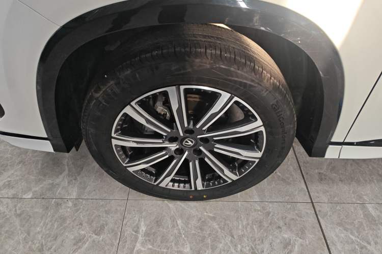 Used CHANGAN CS75 PLUS 2026 Model, Smart Champion Edition 1.5T New Blue Whale Smart Navigation Version Exterior 4