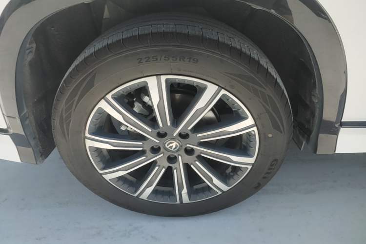 Used CHANGAN CS75 PLUS 2026 Model, Smart Champion Edition 1.5T New Blue Whale Smart Navigation Version Exterior 5