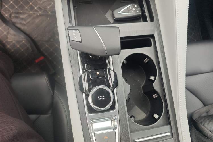 Used CHANGAN CS75 PLUS 2026 Model, Smart Champion Edition 1.5T New Blue Whale Smart Navigation Version Gear Lever