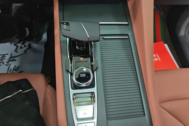 Used CHANGAN CS75 PLUS 2026 Model, Smart Champion Edition 1.5T New Blue Whale Smart Navigation Version Gear Lever