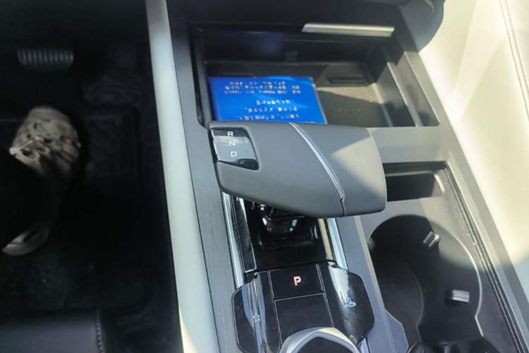 Used CHANGAN CS75 PLUS 2026 Model, Smart Champion Edition 1.5T New Blue Whale Smart Navigation Version Gear Lever