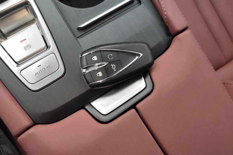 Used CHANGAN CS75 PLUS 2026 Model, Smart Champion Edition 1.5T New Blue Whale Smart Navigation Version Interior 1
