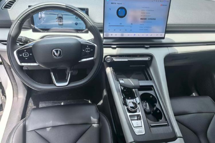 Used CHANGAN CS75 PLUS 2026 Model, Smart Champion Edition 1.5T New Blue Whale Smart Navigation Version Interior 2