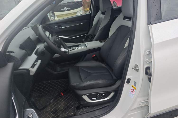 Used CHANGAN CS75 PLUS 2026 Model, Smart Champion Edition 1.5T New Blue Whale Smart Navigation Version Left Front Seat