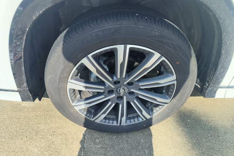 Used CHANGAN CS75 PLUS 2026 Model, Smart Champion Edition 1.5T New Blue Whale Smart Navigation Version Left Front Wheel Hub