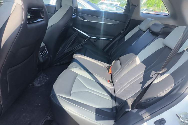 Used CHANGAN CS75 PLUS 2026 Model, Smart Champion Edition 1.5T New Blue Whale Smart Navigation Version Left Rear Seat