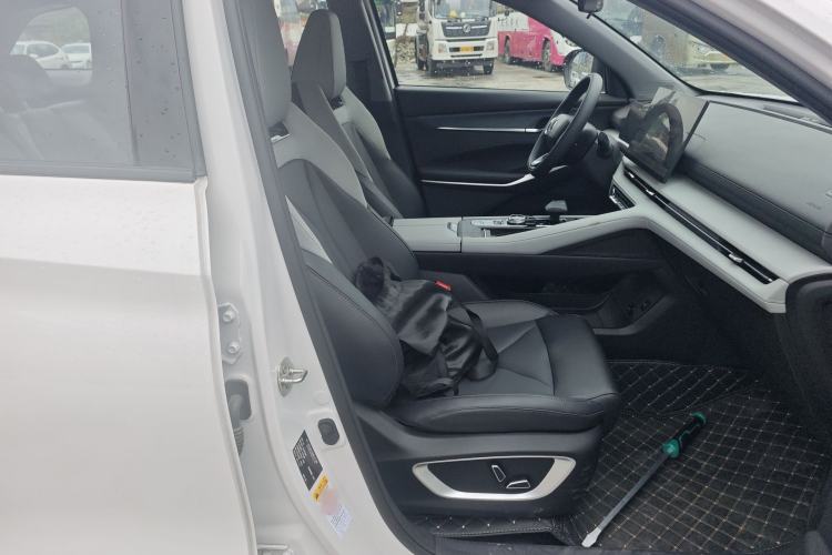 Used CHANGAN CS75 PLUS 2026 Model, Smart Champion Edition 1.5T New Blue Whale Smart Navigation Version Right Front Seat