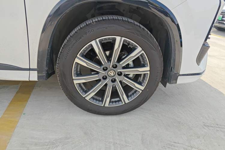 Used CHANGAN CS75 PLUS 2026 Model, Smart Champion Edition 1.5T New Blue Whale Smart Navigation Version Right Front Wheel Hub