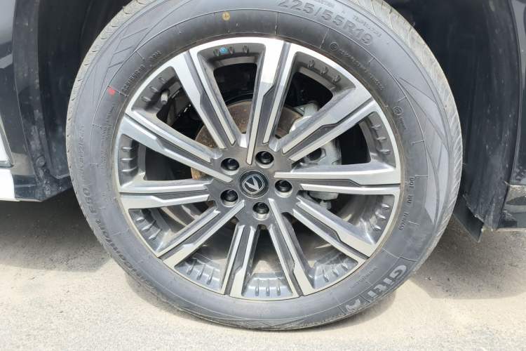 Used CHANGAN CS75 PLUS 2026 Model, Smart Champion Edition 1.5T New Blue Whale Smart Navigation Version Right Front Wheel Hub