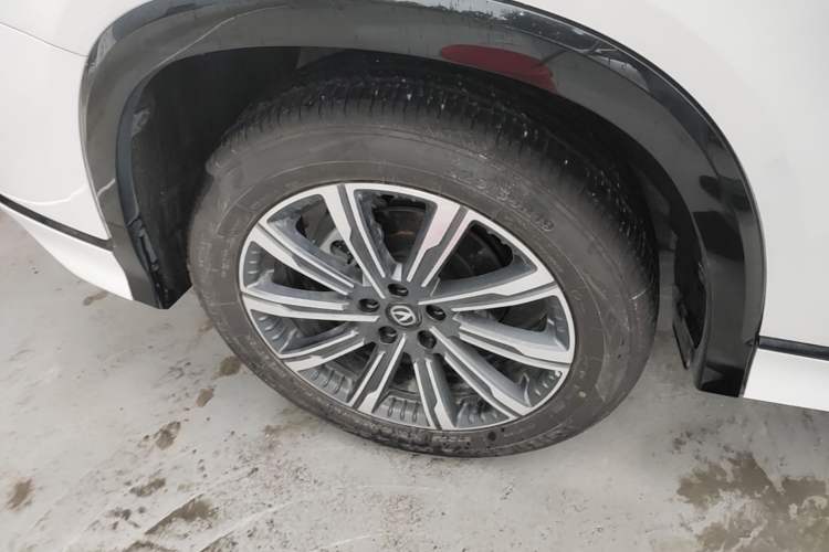Used CHANGAN CS75 PLUS 2026 Model, Smart Champion Edition 1.5T New Blue Whale Smart Navigation Version Right Rear Wheel Hub