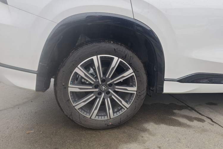 Used CHANGAN CS75 PLUS 2026 Model, Smart Champion Edition 1.5T New Blue Whale Smart Navigation Version Right Rear Wheel Hub