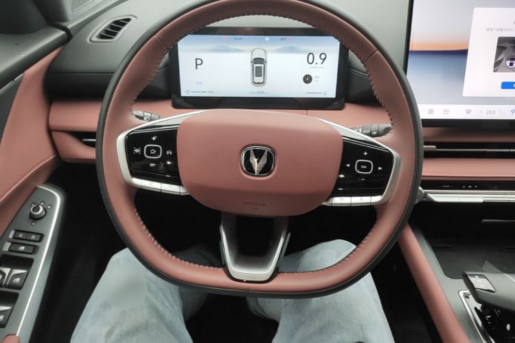 Used CHANGAN CS75 PLUS 2026 Model, Smart Champion Edition 1.5T New Blue Whale Smart Navigation Version Steering Wheel