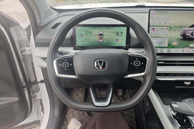 Used CHANGAN CS75 PLUS 2026 Model, Smart Champion Edition 1.5T New Blue Whale Smart Navigation Version Steering Wheel
