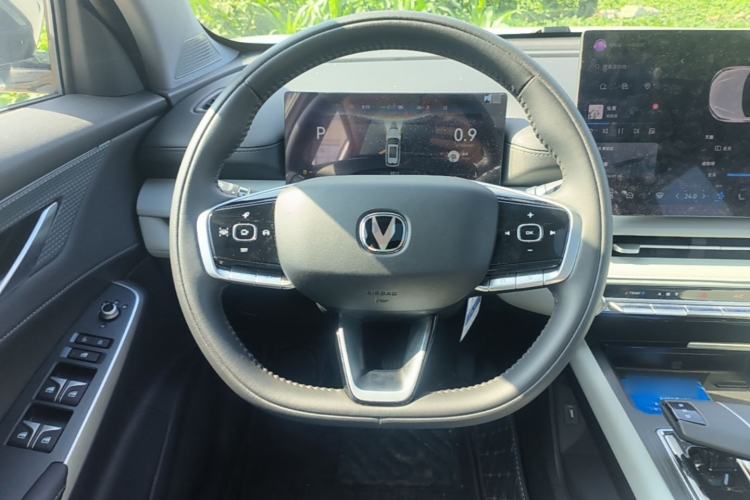 Used CHANGAN CS75 PLUS 2026 Model, Smart Champion Edition 1.5T New Blue Whale Smart Navigation Version Steering Wheel