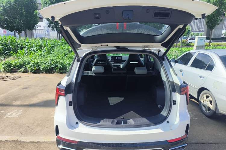 Used CHANGAN CS75 PLUS 2026 Model, Smart Champion Edition 1.5T New Blue Whale Smart Navigation Version Trunk
