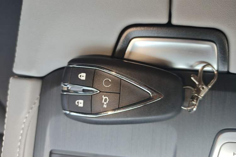 Used CHANGAN CS75 PLUS 2026 Model, Smart Champion Edition 1.5T New Blue Whale Smart Navigation Version Vehicle Key
