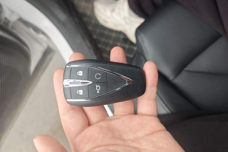 Used CHANGAN CS75 PLUS 2026 Model, Smart Champion Edition 1.5T New Blue Whale Smart Navigation Version Vehicle Key